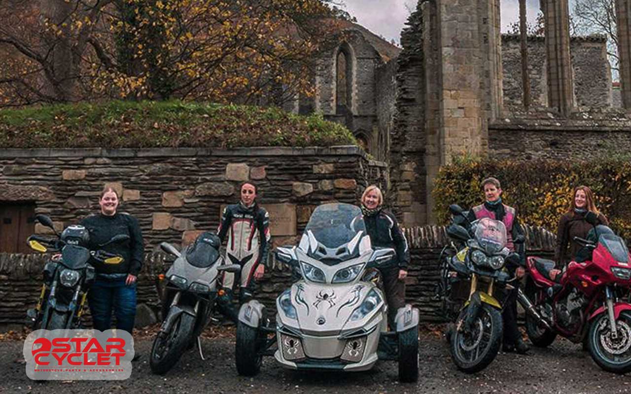 موتورسواری گروهی زنان
