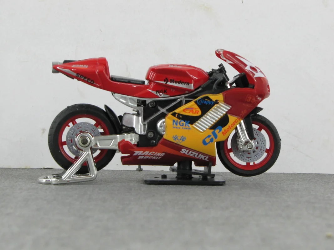 ماکت موتورسیکلت سوزوکی مدل GP