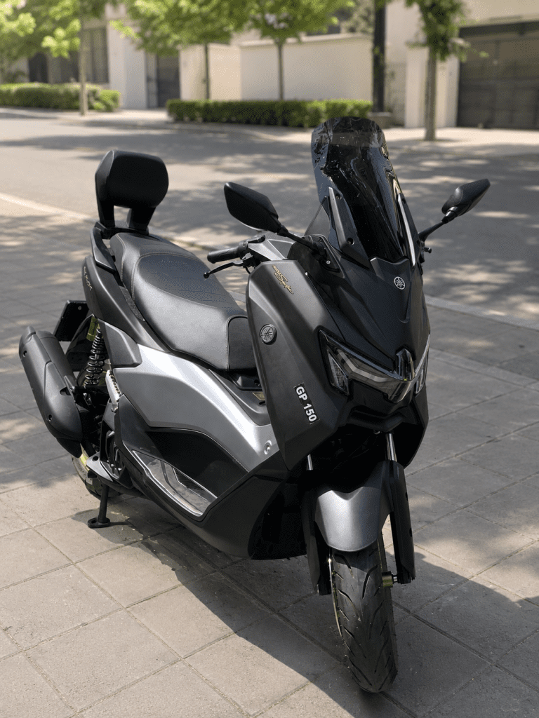 طلق دودی با قاب و آینه اصلی موتورسیکلت YAMAHA مدل NMAX TURBO-A