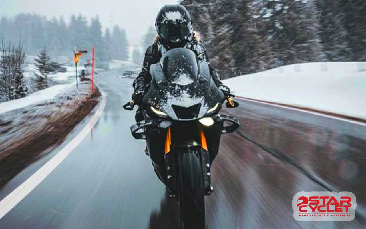 موتور سواری در هوای بد