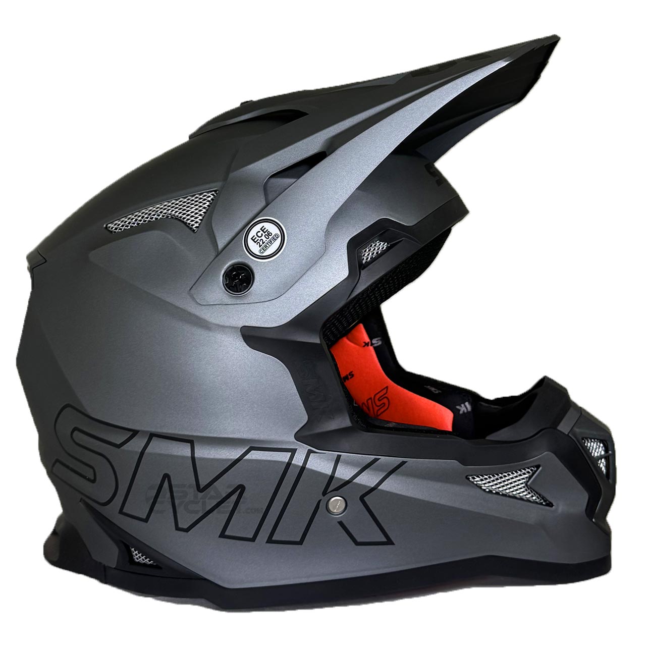 کیفیت کلاه کاسکت کراسی SMK آلترا مدل UNICOLOUR (MADA620)