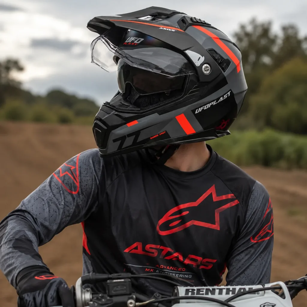 موتور سواری با کلاه کاسکت ادونچری یوفو مدل ARIES MATT GRAY BLACK ORANGE